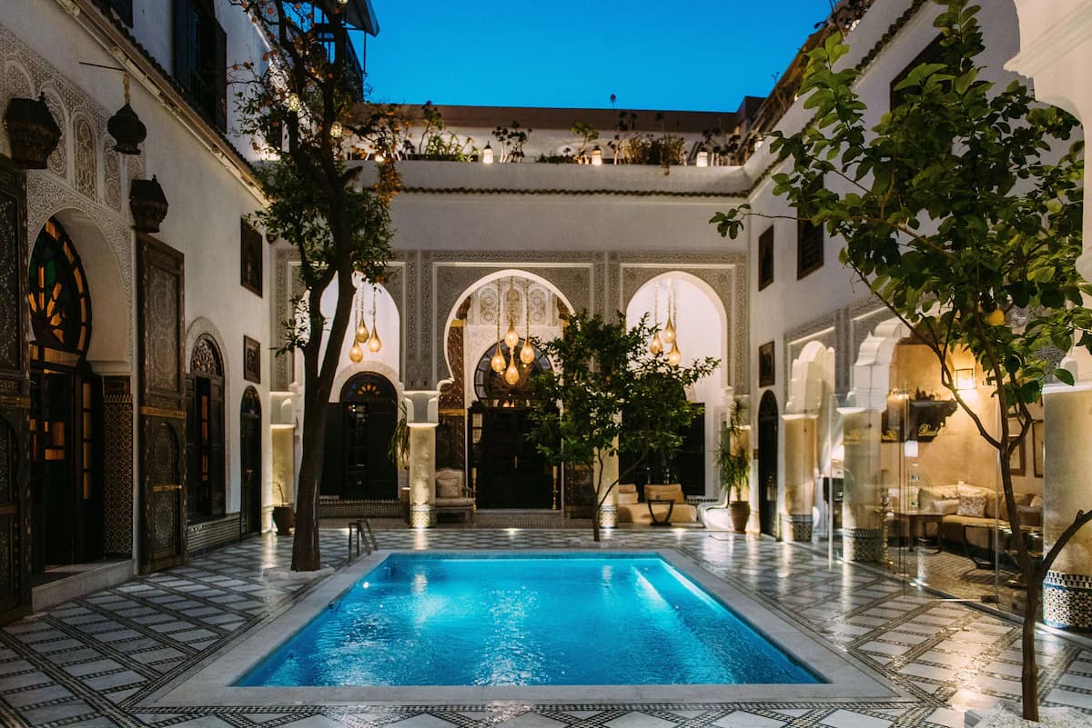 Riad à Marrakech avec piscine et décoration traditionnelle, réservation sans mauvaises surprises